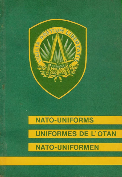 Einband NATO-Uniformen