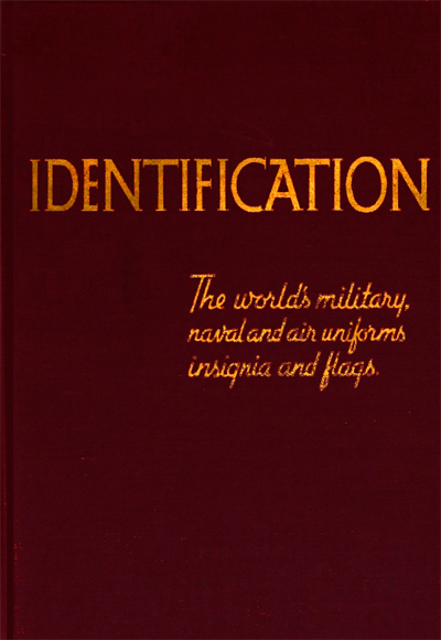 Einband "The world's military, naval and air uniforms"